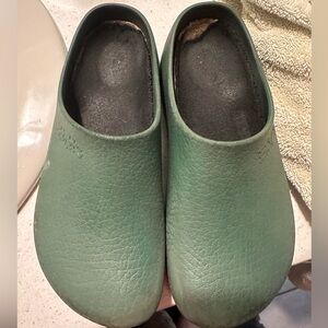 Women birk clogs size 9